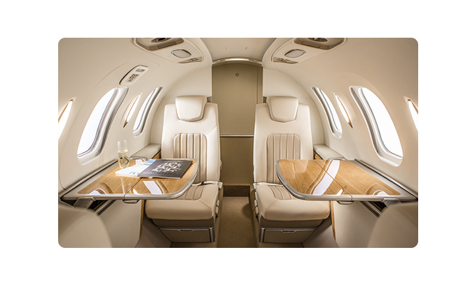 允许单人驾驶的先进驾驶员座舱
以及宽敞舒适的高品质舱内空间