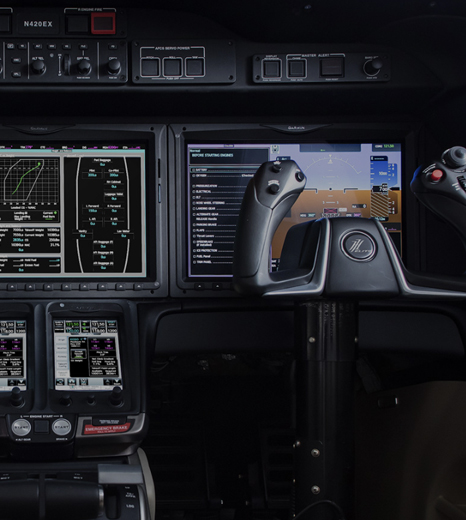 允许单人驾驶的先进驾驶员座舱
以及宽敞舒适的高品质舱内空间